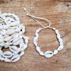 Bracelet cauri et coquillage blanc macramé