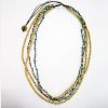 collier ethnique en perle de rocaille et chaine de métal doré