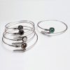 Bracelet de bras plume en métal argenté et pierres semi-précieuses