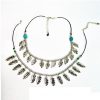 Collier plume en métal argenté et perle turquoise
