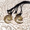Pendentif Soleil Lune doré sur cordon noir