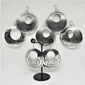 Boucles d'oreilles en métal argenté vieilli