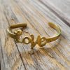 Bracelet LOVE en métal doré
