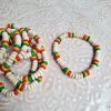 bracelet rasta et perles blanches 6mm