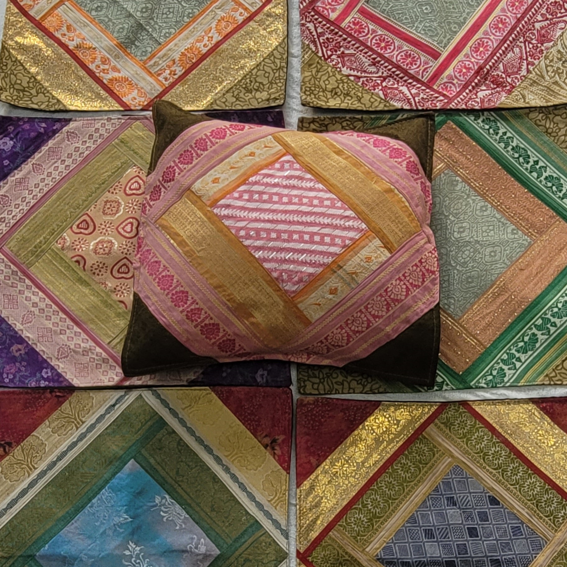 Housse de Coussin en patchwork de soie d'Inde - ia Bijoux