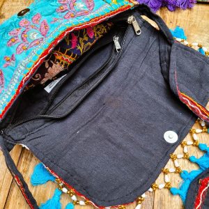 Sac à main en tissu recyclé brodé à la main