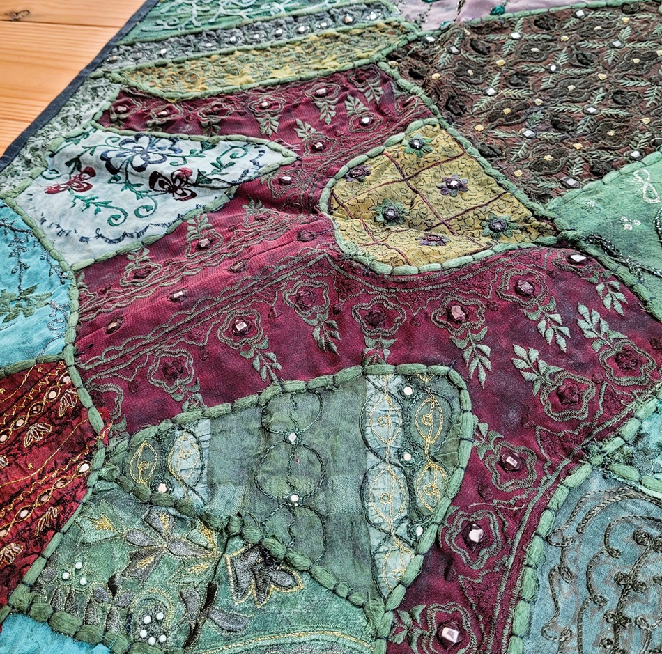 Tenture Murale patchwork de tissus recyclés indiens 0.6x0.80m Tenture Murale patchwork de tissus recyclés indiens 0.6x0.80m – Image 3