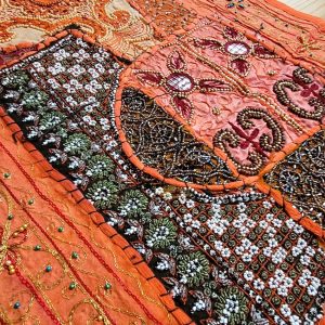 Tenture Murale patchwork de tissus recyclés brodés de perles 0.50x1.20m