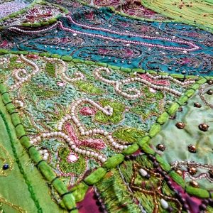 Tenture Murale patchwork de tissus recyclés brodés de perles 0.50x1.20m