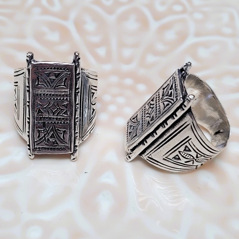 Bague touareg argentée ouverte Bague touareg argentée ouverte
