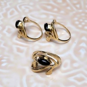 Bague dorée oeil d'Horus Onyx