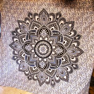 Tenture MANDALA LOTUS bleue ou noire 2,40x2.20m