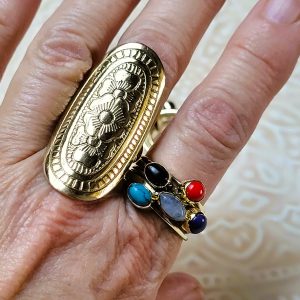 Alternative view of Bague longue Amara dorée