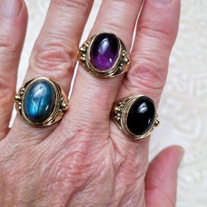 Alternative view of Bague pierre doré Céleste