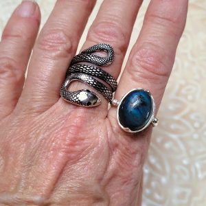 Alternative view of Bague serpent Aoda argentée