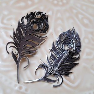 Alternative view of Broche Plume