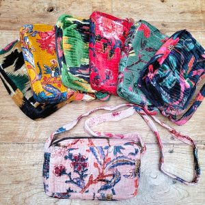 Alternative view of Pochette velours matelassé d'inde